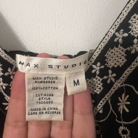 Max Studio embroidered maxi dress, size medium, worn once - Picture 3 of 6